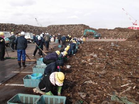[24 Nov 2012] Reconstruction Minister inspected disaster waste disposal facilities in Higashi-Matsushima city, Miyagi prefecture.