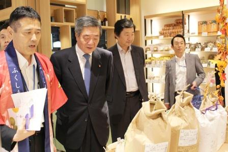 Minister Takeshita at MIDETTE- Fukushima Products Market