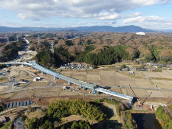 図表 5-5-25 左:小名浜道路位置図 右:小名浜道路整備状況(令和3年8月撮影)