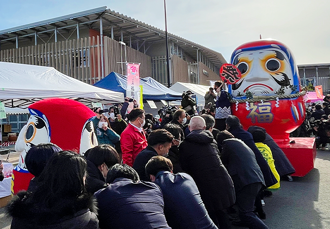 [サムネイル]伝説のダルマ市が紡ぐ復興への思い