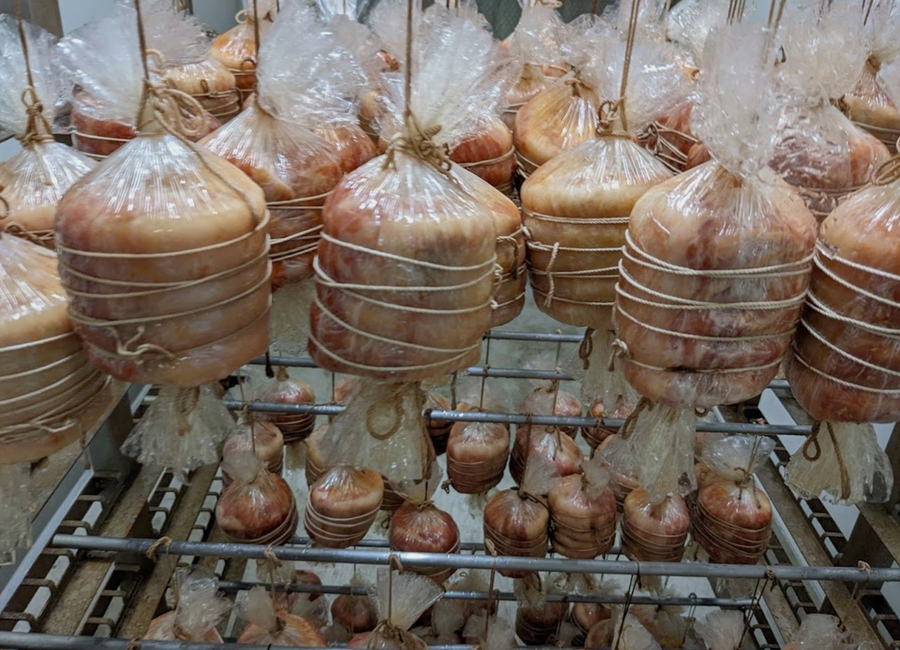 独自の製法と伝統を守りながら造り続けられている小高ハム