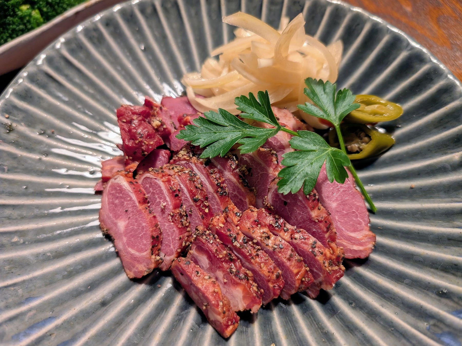 牛タンを使った商品の中でも根強い人気の「牛たんのスモーク」