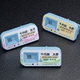 個人積算線量計の一種であるガラスバッジの製品写真