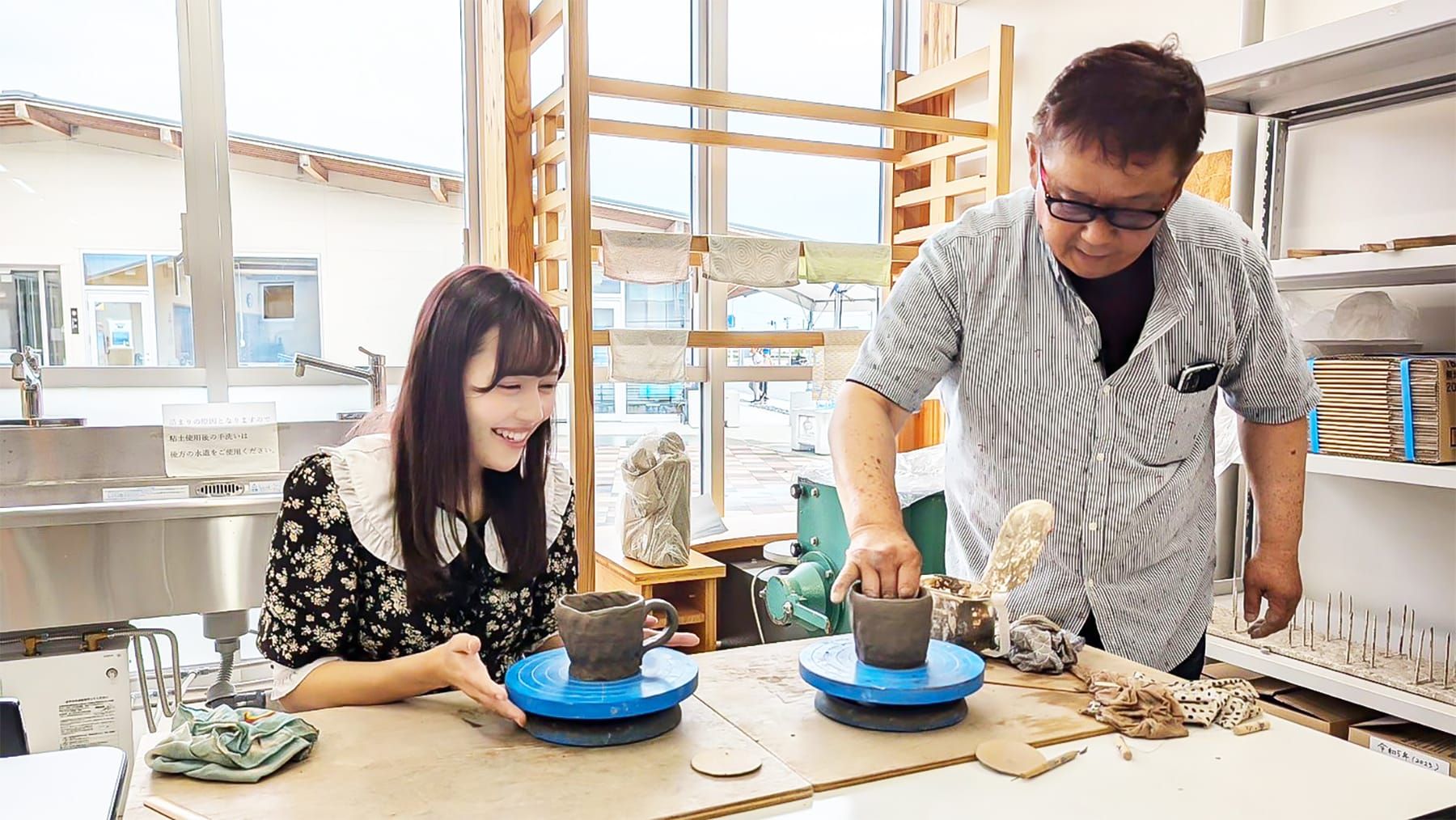 陶芸を体験する諸橋さんの様子