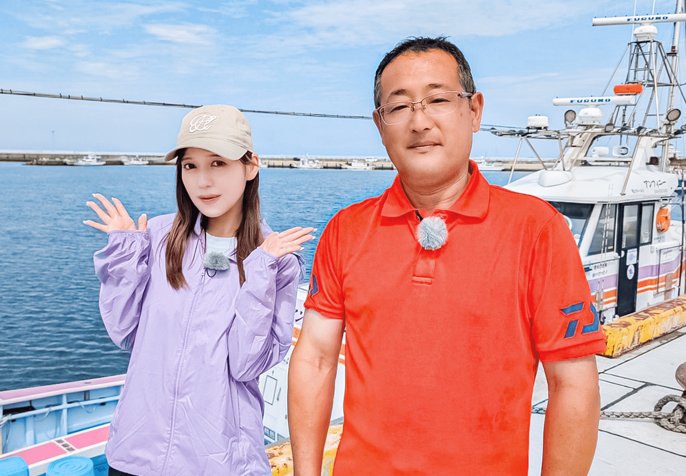 女性アイドルグループ「＝LOVE」のメンバーで福島県いわき市出身の諸橋沙夏さんと大堀相馬焼の窯元・春山窯の13代目小野田利治さんの写真
