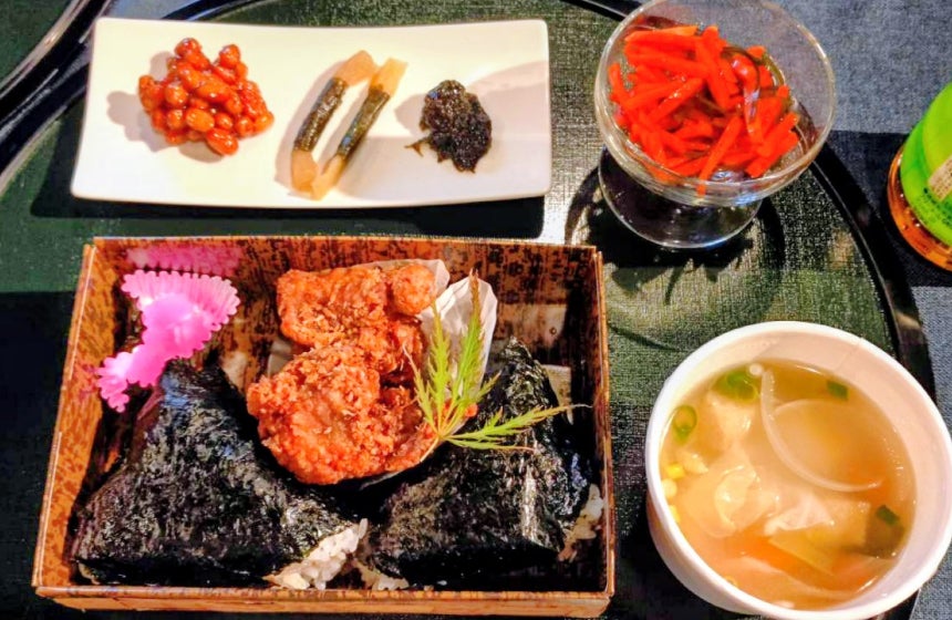 サムライガーリックを使ったにんにく味噌のおむすび弁当を参加者皆さんでいただきました