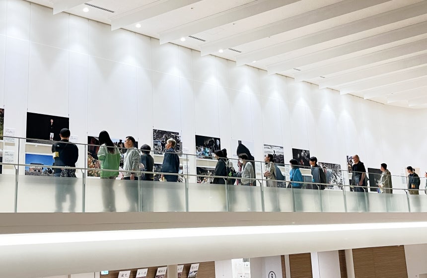 震災当時の写真に涙を流す参加者も…