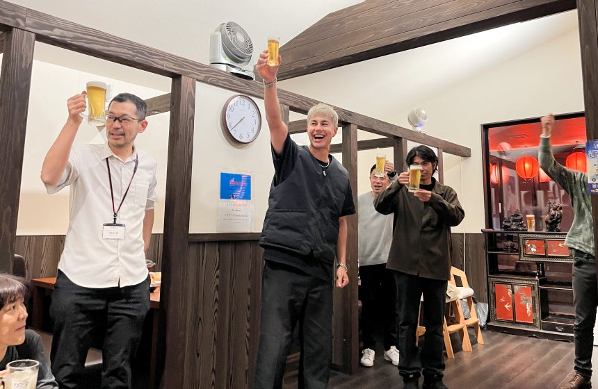 ユージさんや開沼博准教授も交えて和やかな雰囲気で交流を深めた参加者の皆さん