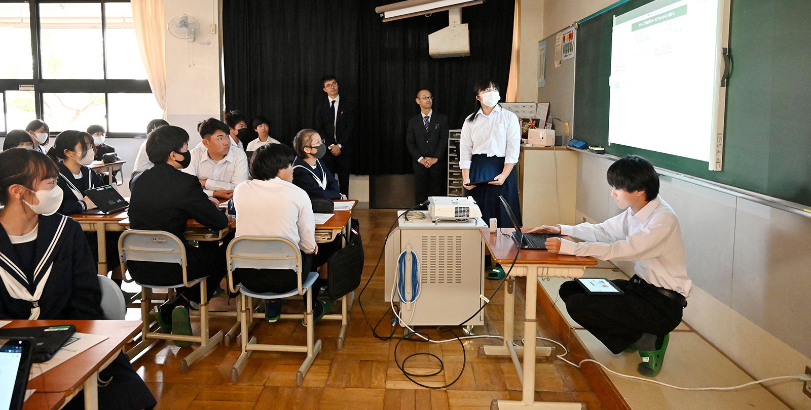 出前授業の様子　グループワーク　発表の様子