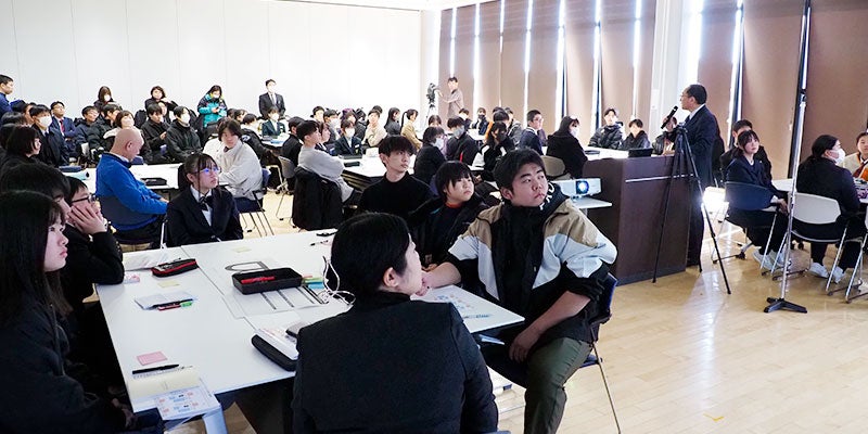 双葉町産業交流センターで地元生徒と交流その1