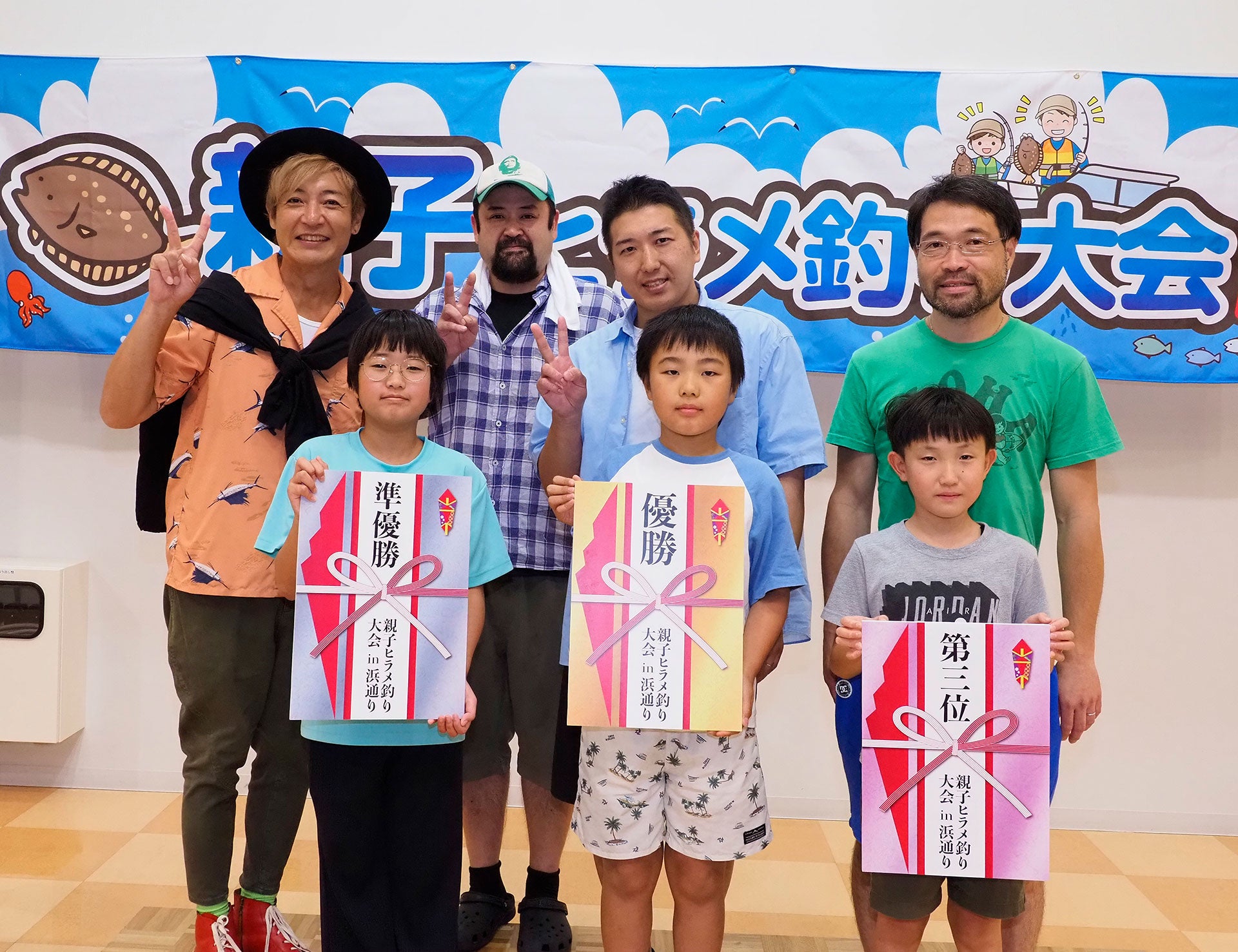 表彰式では1位から3位までの親子に賞品が授与されました。
