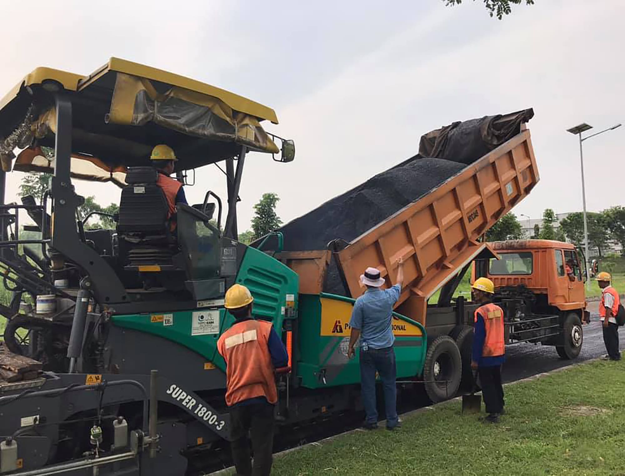 インドネシアでの道路整備事業