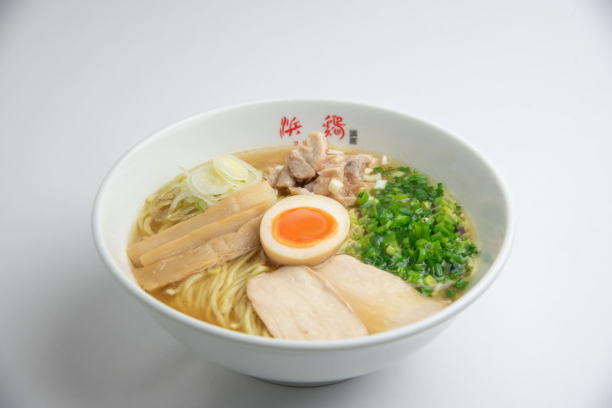 店の看板メニュー「浜鶏ラーメン」