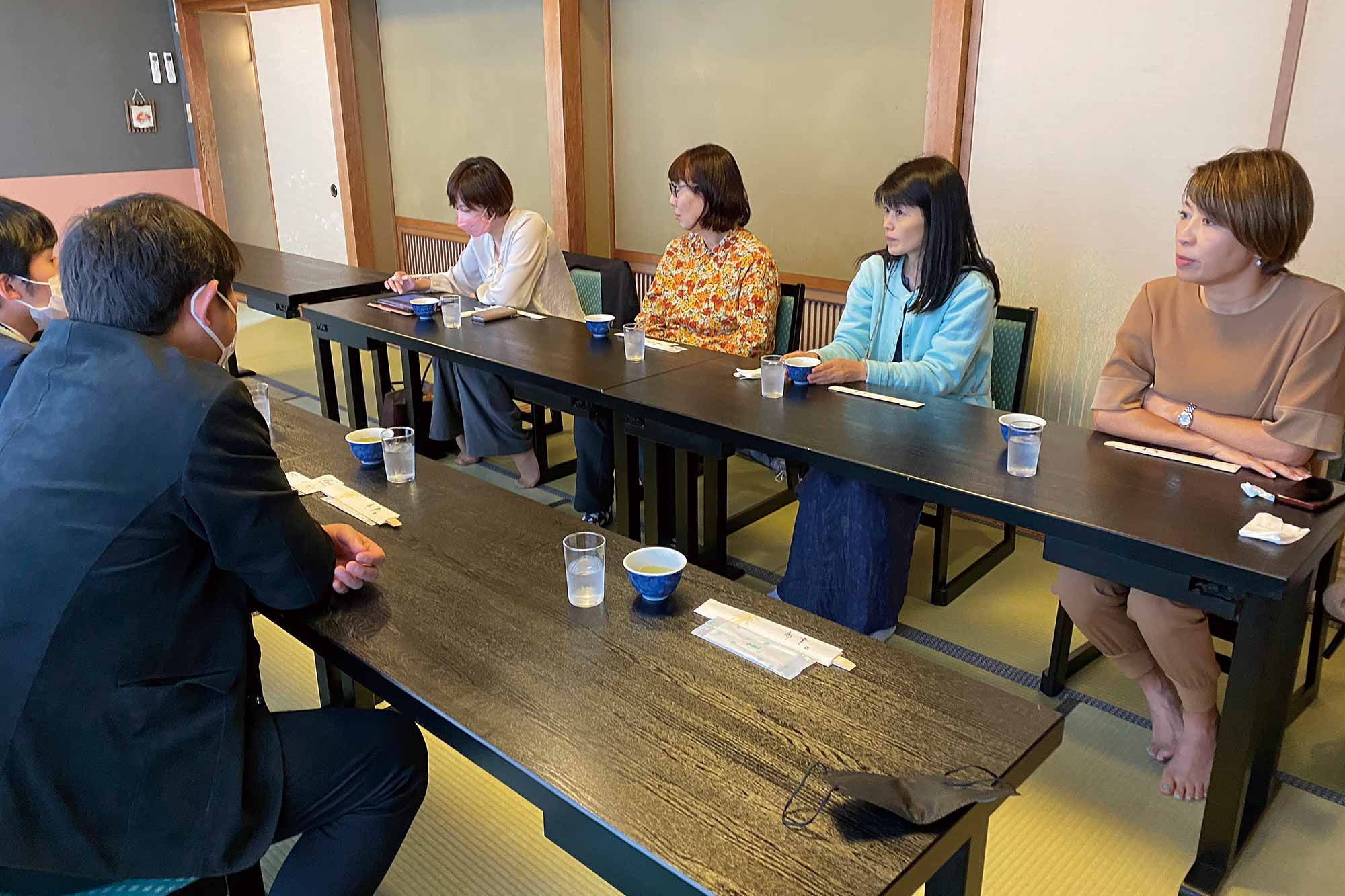 青森県黒石市で行われた、フードフレンドリー対応についてのセミナーの様子。地域の事業者が集まった