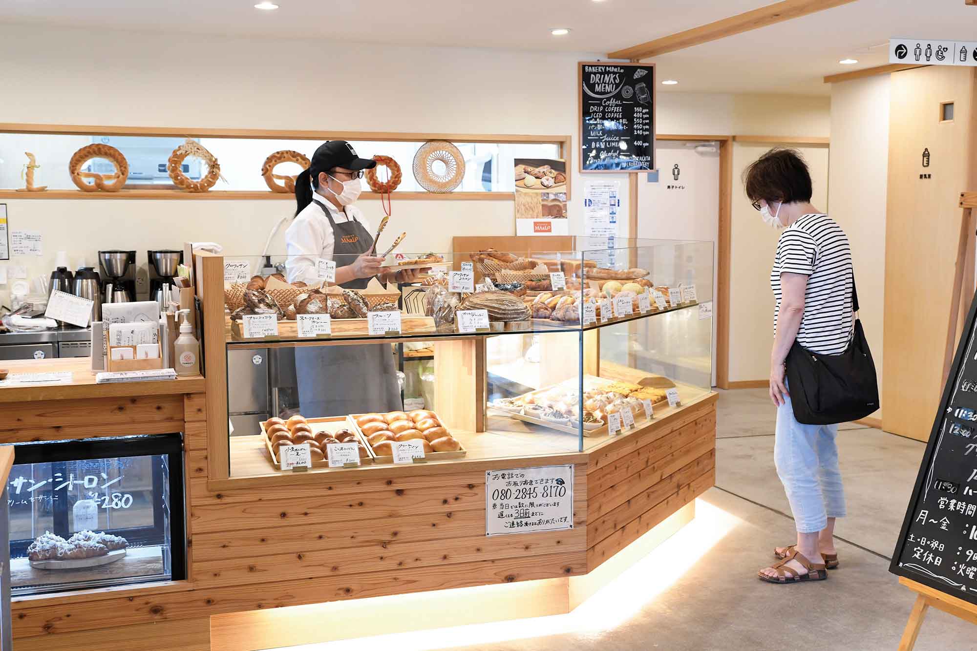 「ベーカリーマーロ」の店舗。陸前高田市の食材などを取り入れたパンが豊富