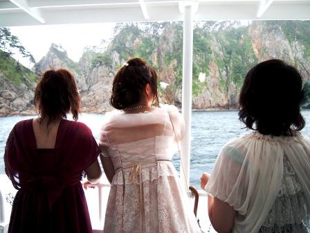 断崖の景勝で知られる「北山崎（きたやまざき）」を海から眺めるのが恒例行事
