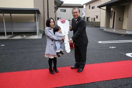 20150319馬町地区の災害公営住宅の鍵引渡し式