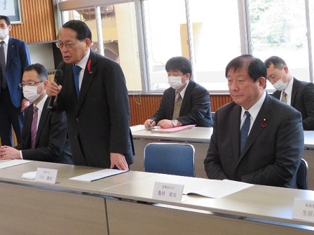 川内村長との意見交換(於:川内村役場)