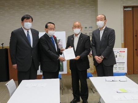 川俣町長との意見交換(於:川俣町役場)