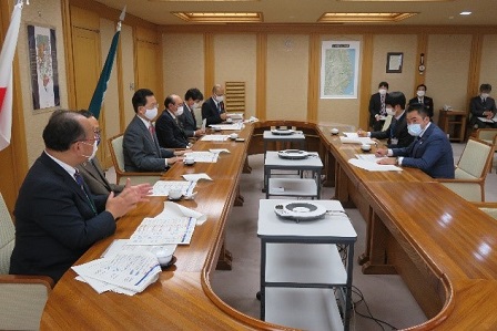 達増知事との意見交換(於:盛岡市)