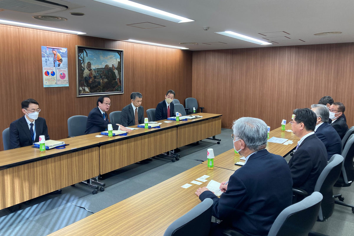 渡辺大臣と坂本全漁連会長との意見交換（４月11日）