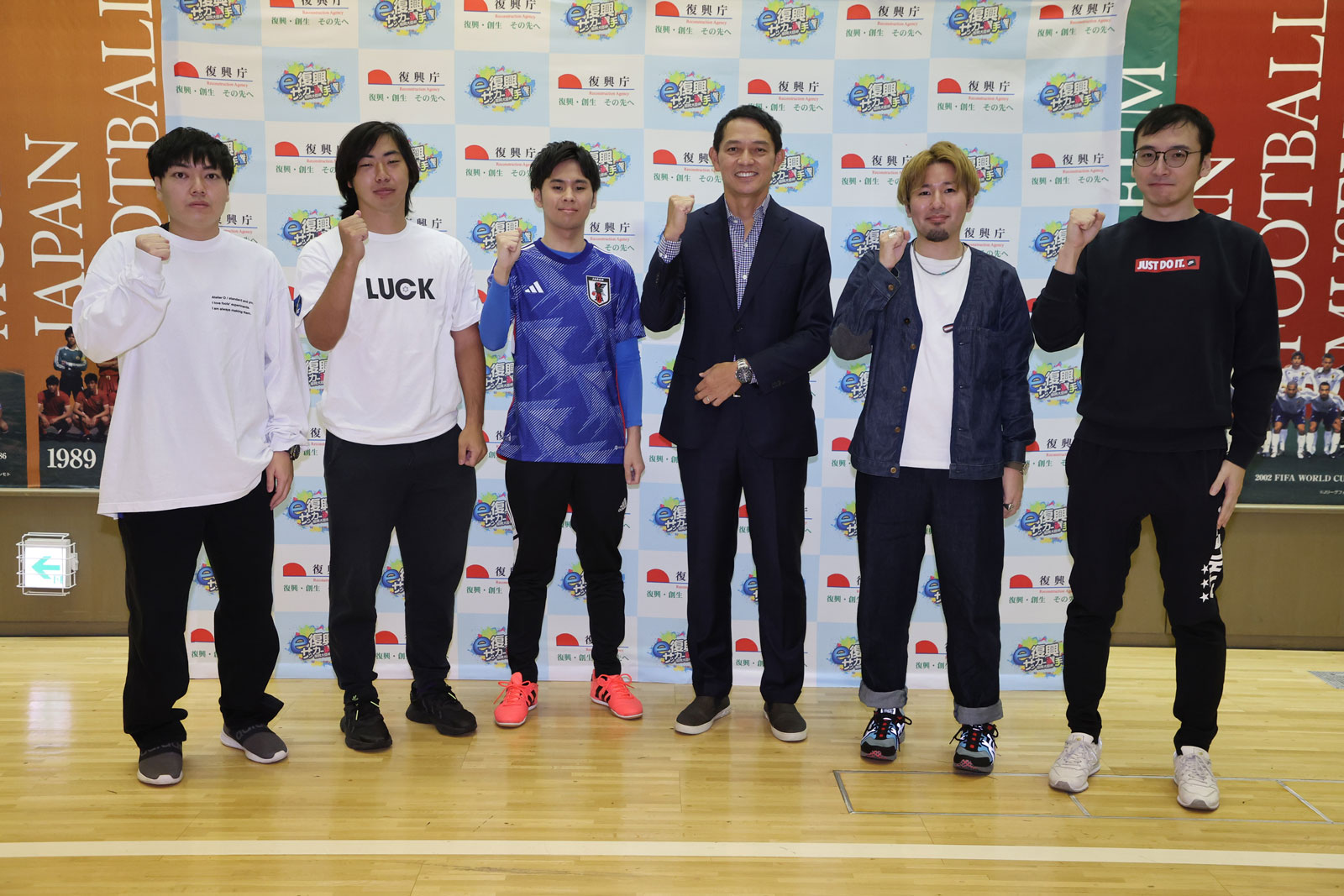 All team captains with Mr. NISHIOKA Akihiko(3rd from right)  and youxme (4th from right)
