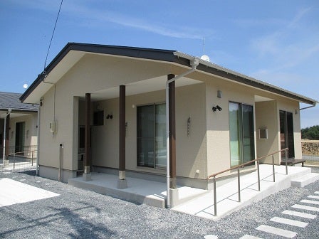 女川町出島復興住宅・全景および軒下状況