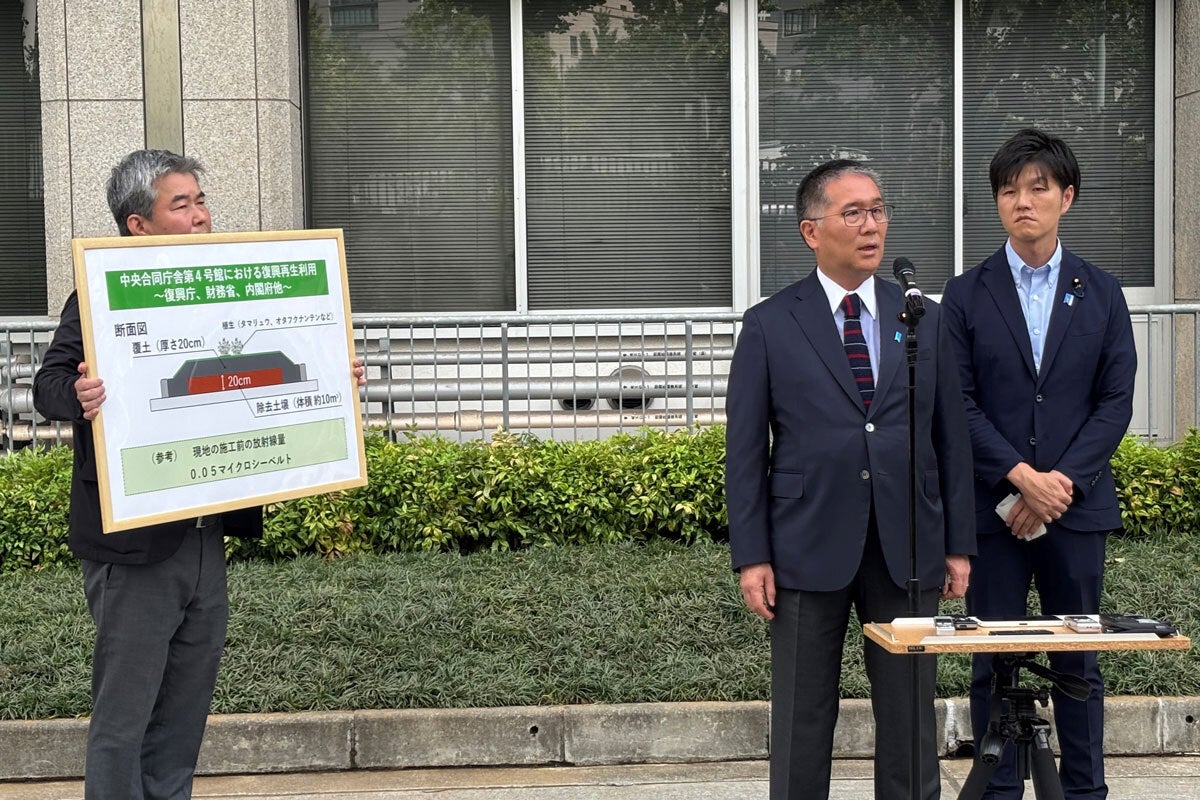 伊藤復興大臣、鈴木復興副大臣の霞が関中央合同庁舎第４号館での除去土壌の復興再生利用の視察 （令和7年９月16日）