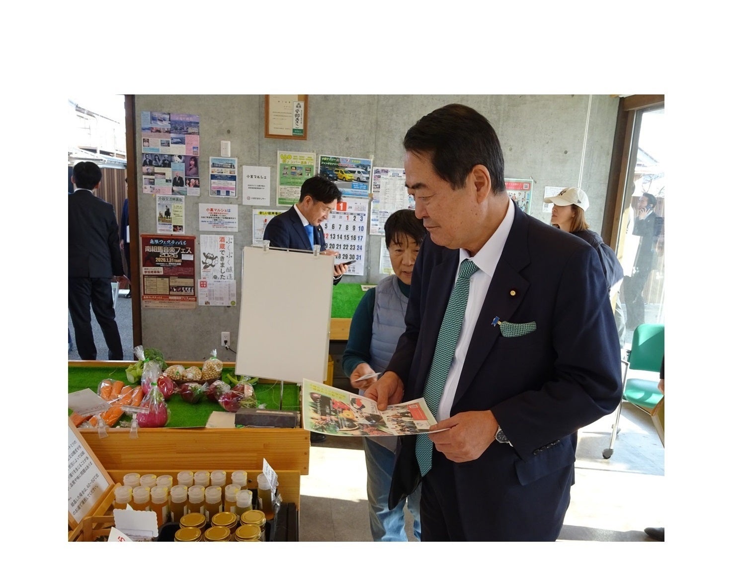 ①説明を受ける牧野復興大臣