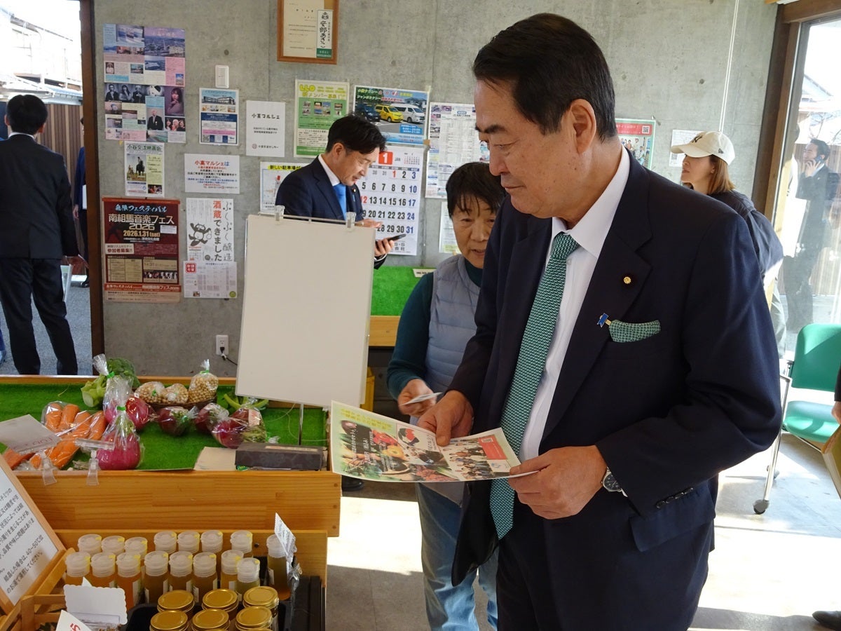 ①説明を受ける牧野復興大臣