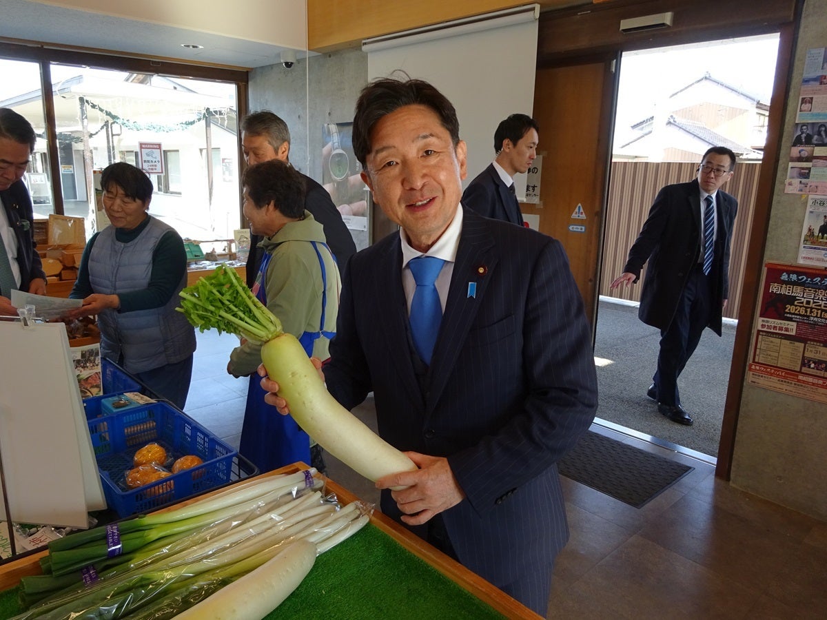 ③店内を視察する瀬戸復興副大臣