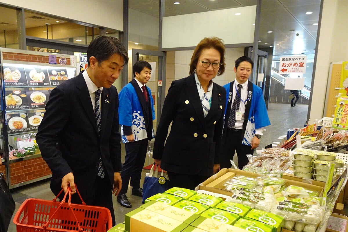 ■宮城県産品展示販売視察（古川政務官）