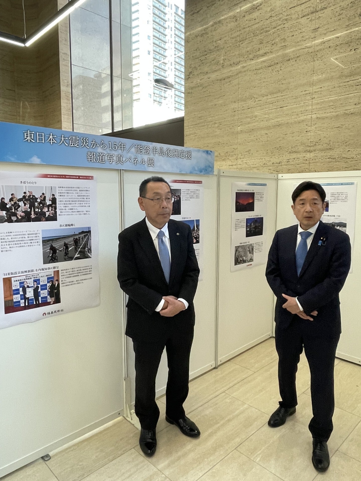 ■報道写真パネル展視察の様子③