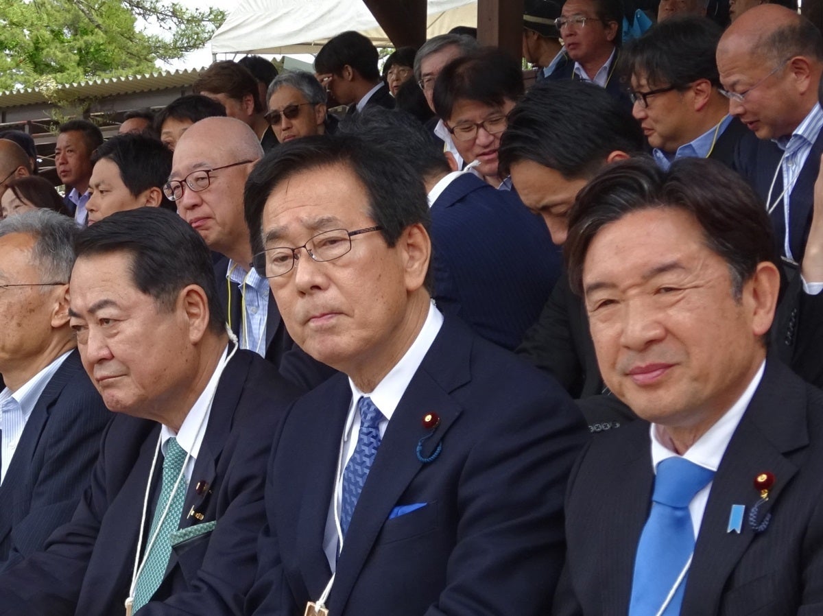 ■相馬野馬追①（左から牧野復興大臣、田所復興副大臣、瀬戸復興副大臣）（於：南相馬市）